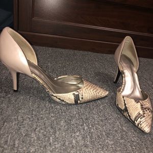 7.5 Tahari duel pattern heels
